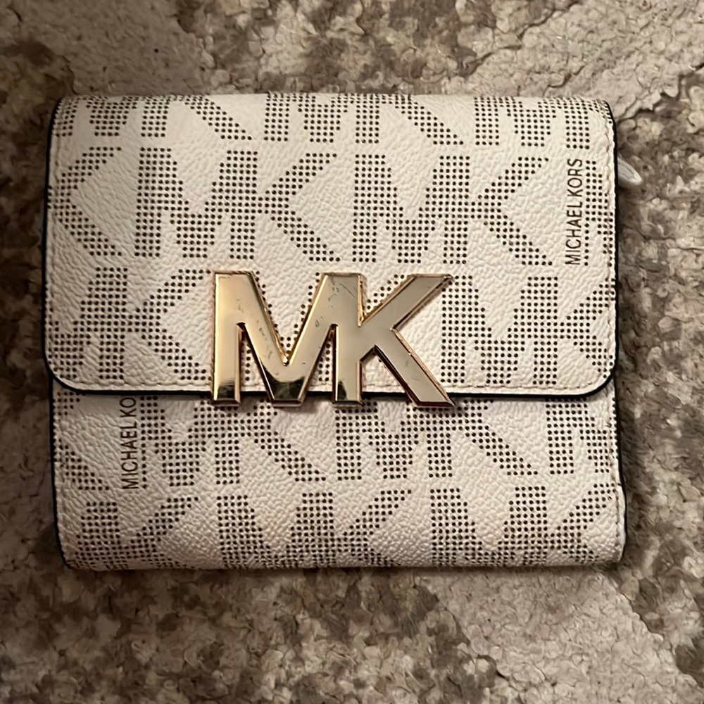 Michael kors wallet